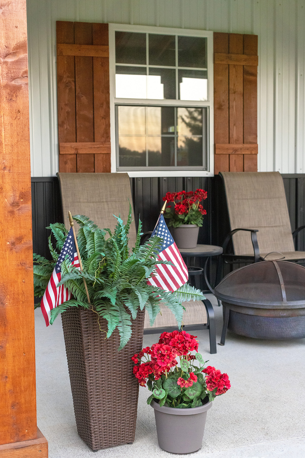 Barn | 4th of July Porch Decor