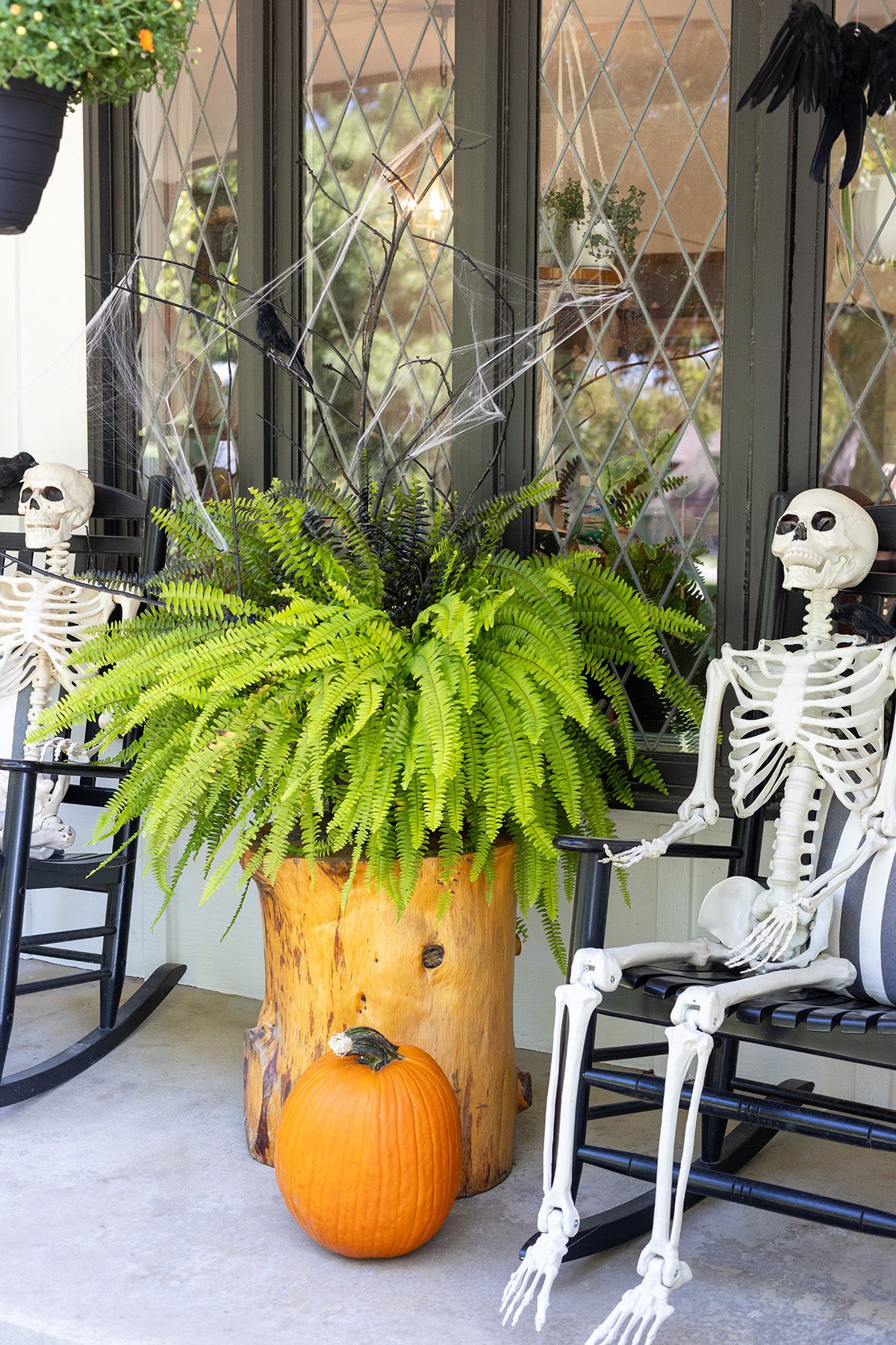 Blake-Skelton + Gwen Steboni | Halloween Front Porch