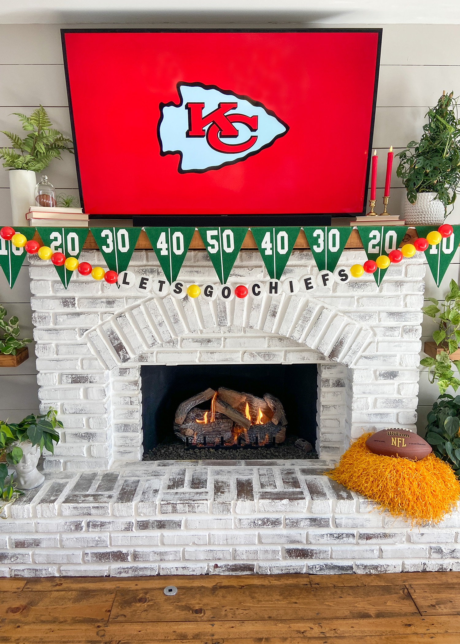 DIY Chiefs Friendship Bracelet Banner Super Bowl