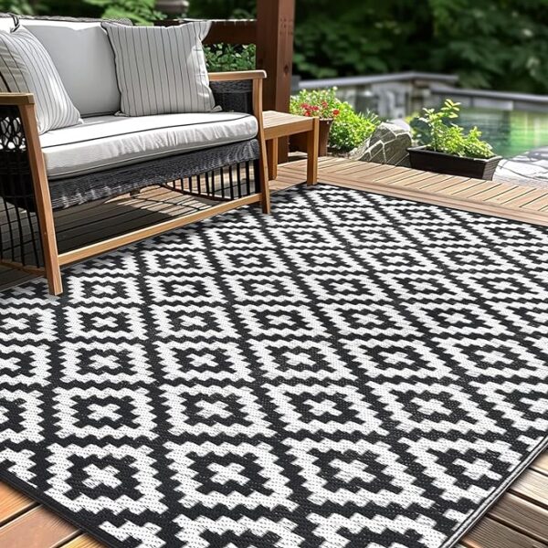 Outdoor Plastic Aztec Rug