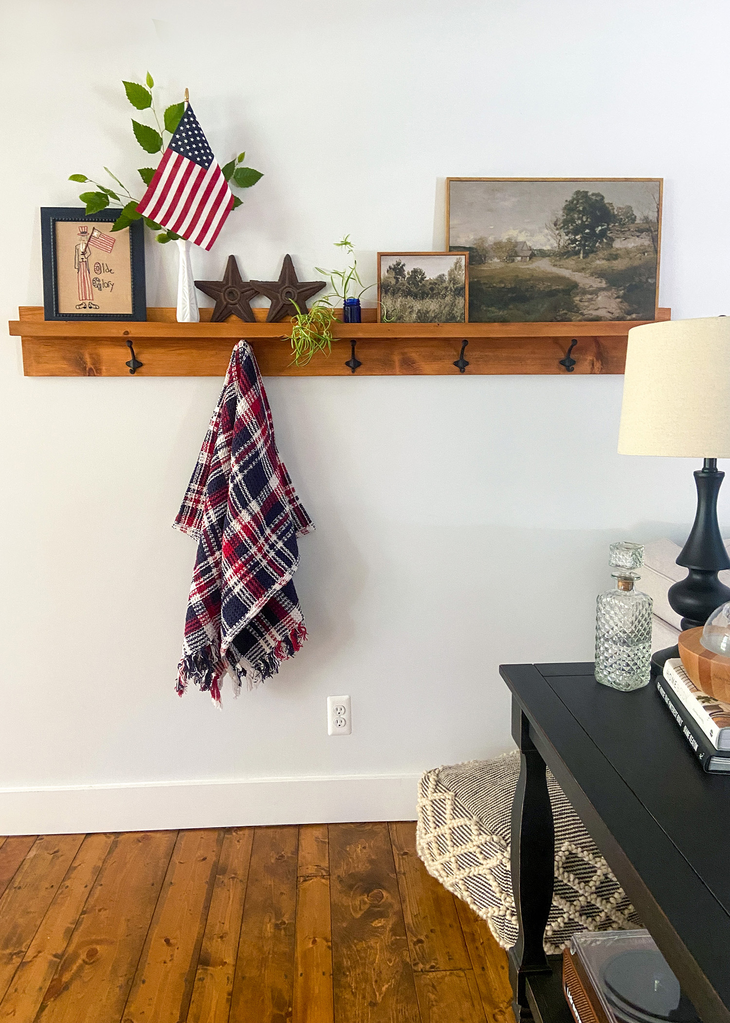 July 4th Living Room Picture Ledge | 2024